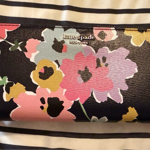 Kate Spade Sylvia Wildflower Bouquet Wallet - Picture 1 of 3